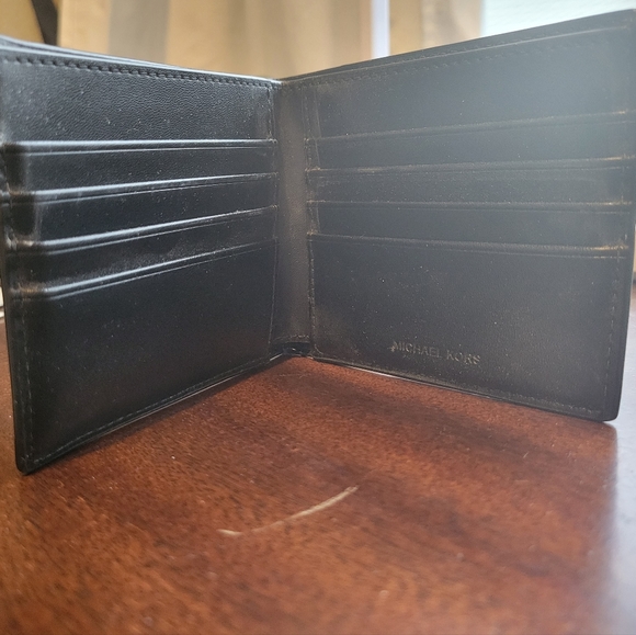 Michael Kors Mens Wallet - Picture 3 of 5